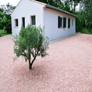 Livraison de gravier de marbre rose, pierres à gabion, galets, sable terrain de pétanque, sable gazon synthétique, sable piscine 13 83 84 06 PACA