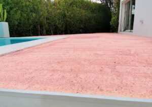 Devant de maison avec du sable décoratif 0/8 rose à Eguilles