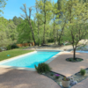Aménagement d'un pourtour de piscine avec du gravier 8/14