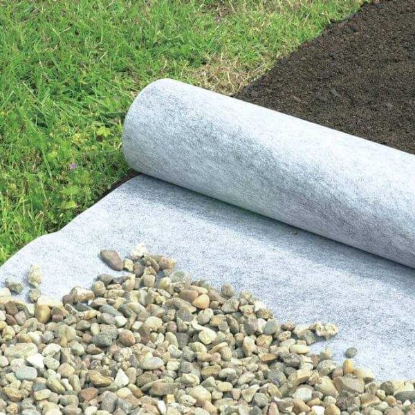 géotextile en rouleau avec gravier dessus