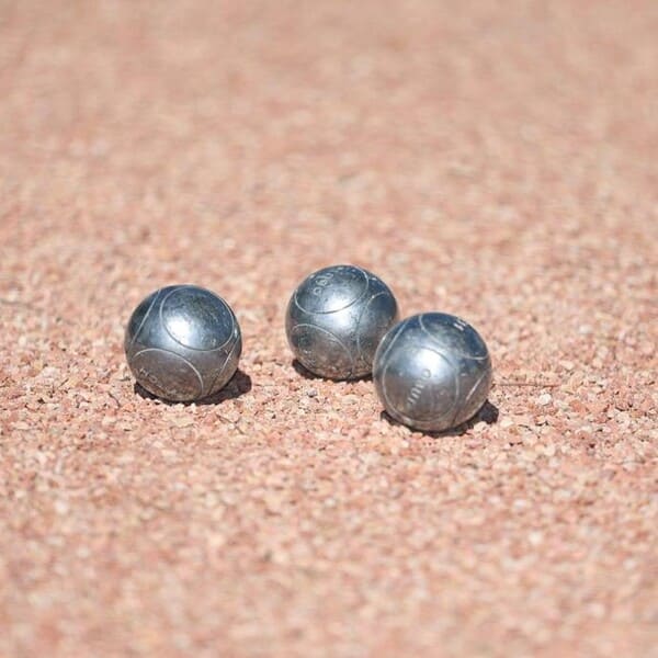 Sable pétanque rose