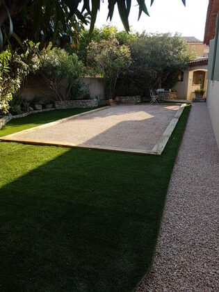 Une bordure de jardin naturelle aux Pennes-Mirabeau