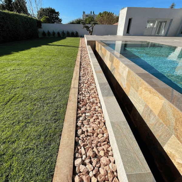 Gravier 60/90 marbre rose pour contour de piscine