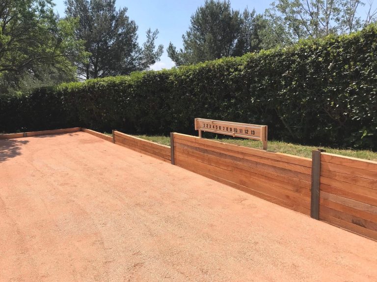 Terrain de pétanque avec du sable de marbre rose 0/4