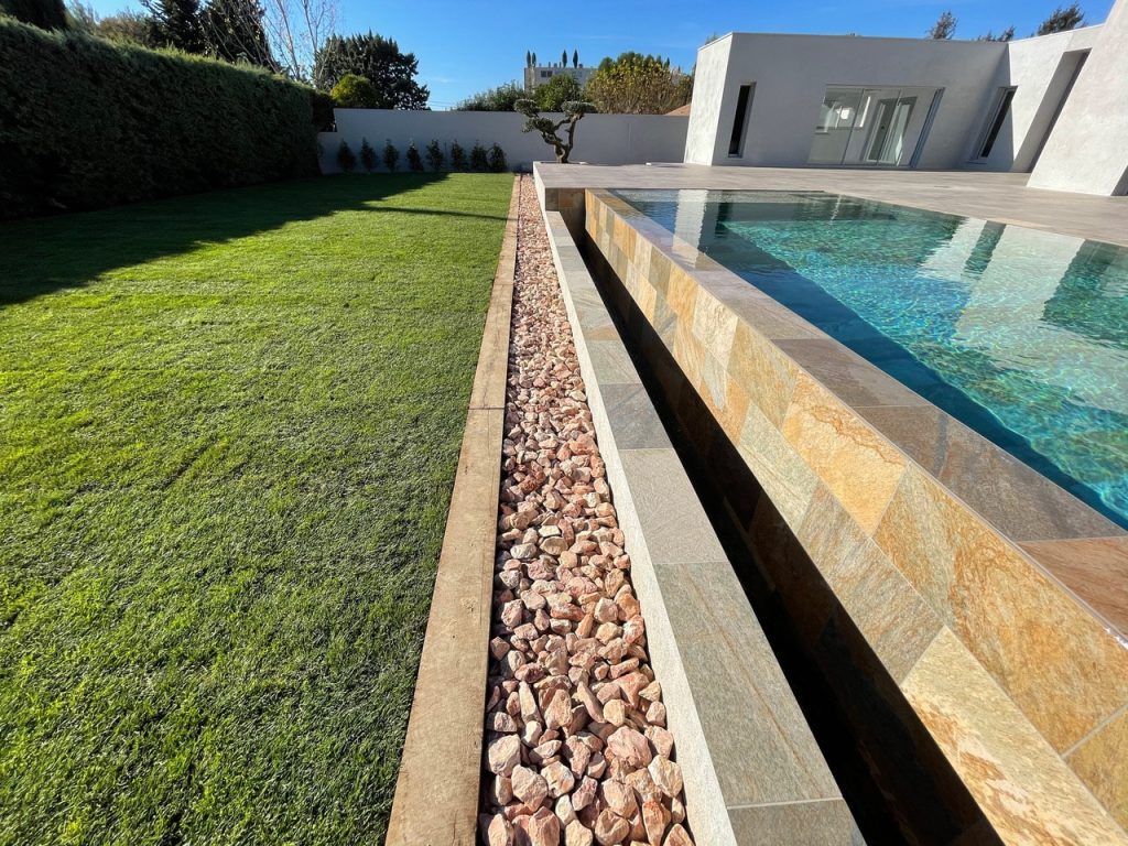Gravier décoratif pour contour de piscine à Tarascon