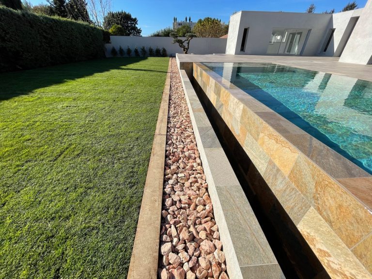 Gravier décoratif pour contour de piscine à Tarascon