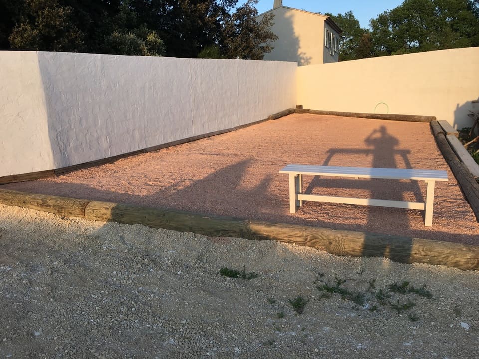 Sable pétanque pour boulodrome dans l'Hérault.