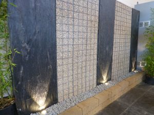 Mur en gabion avec des agré