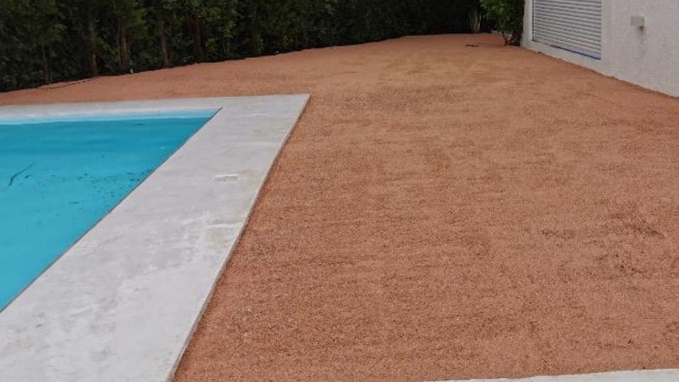 Idées aménagements extérieurs en sable marbre rose