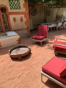Aménagement extérieur avec des agrégats de Marbre rose à à Mulhouse
