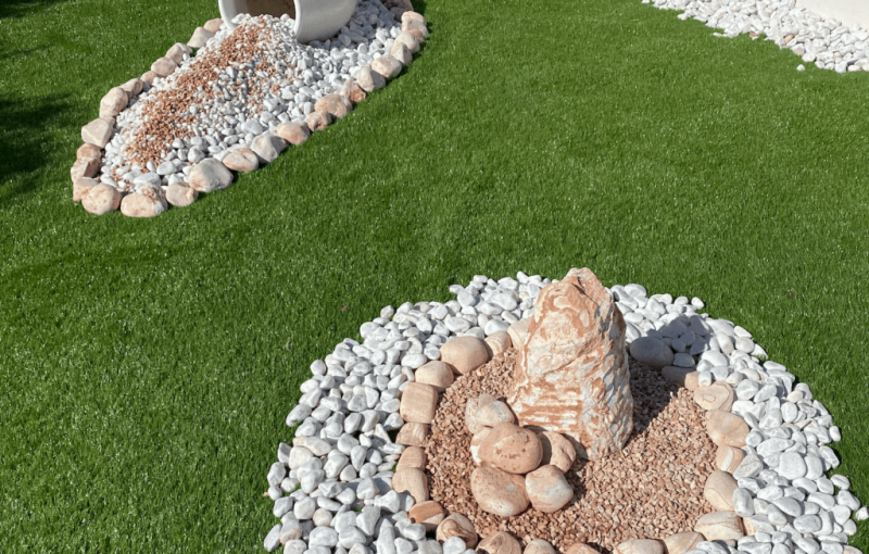 gravier et galets blanc et rosse